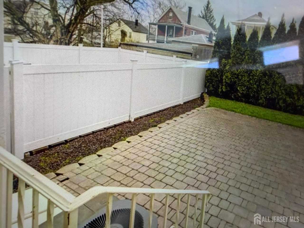 339 Jeffries St - Photo 7 of 20
