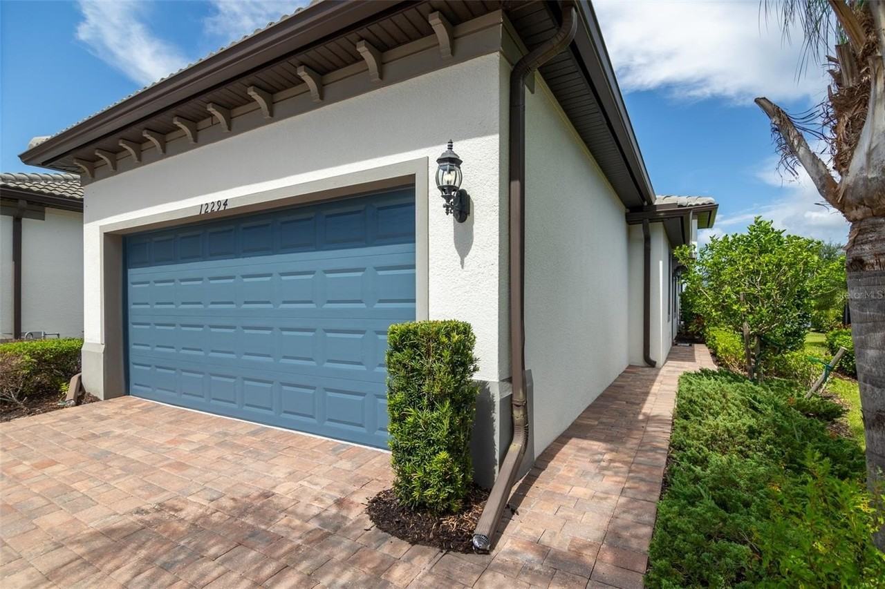 12294 Myrtle Bay Ct - Photo 4 of 50