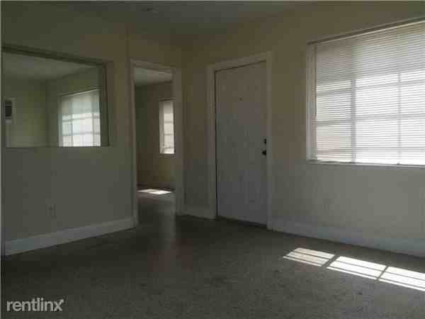 2207 Dewey St - Photo 2 of 4