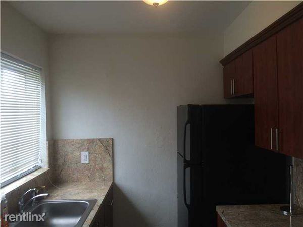 2207 Dewey St - Photo 3 of 4