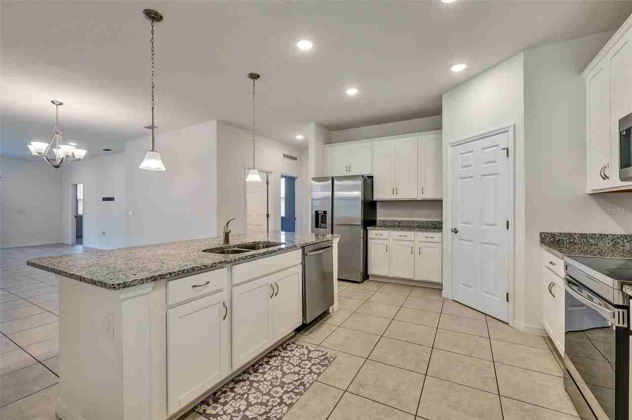 2599 Avalon Park Blvd - Photo 6 of 21