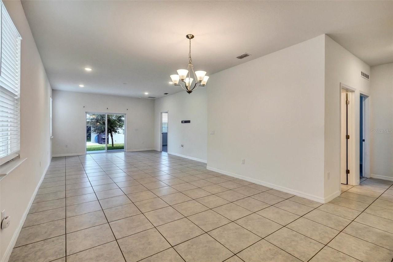 2599 Avalon Park Blvd - Photo 7 of 21