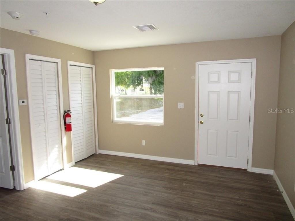1002 E Mcdonald Ave #5 - Photo 3 of 8