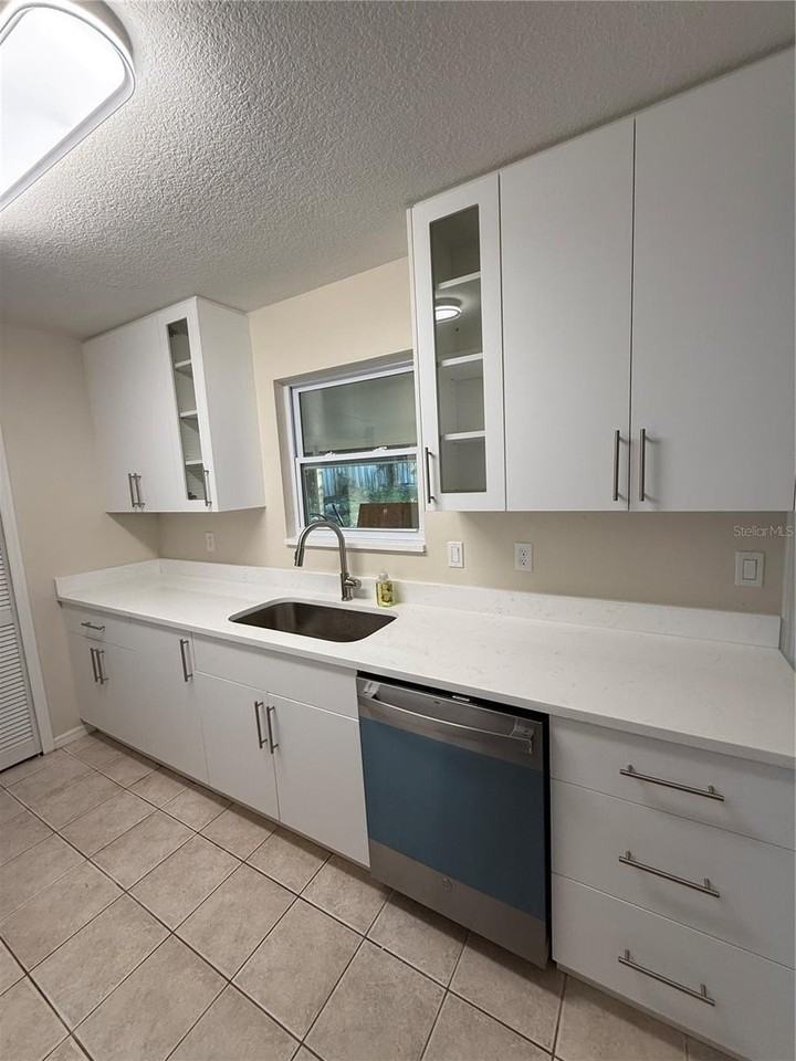 5454 Bracken Ct - Photo 3 of 16
