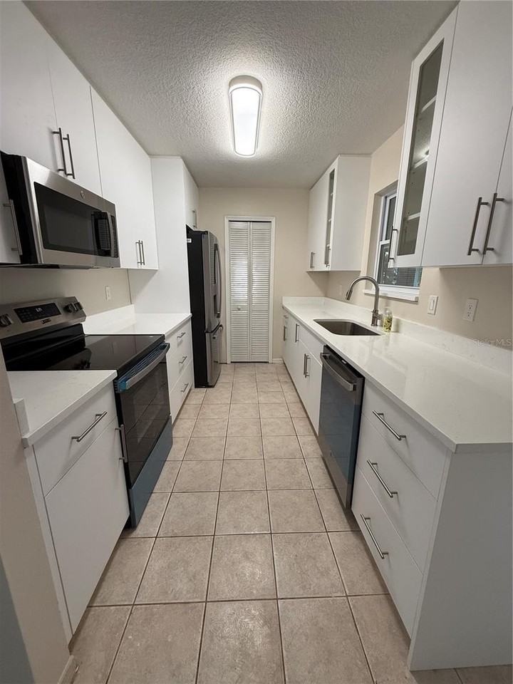 5454 Bracken Ct - Photo 4 of 16