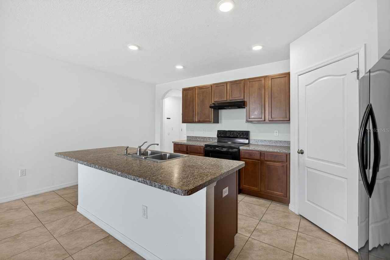 445 Panda Pl - Photo 7 of 25