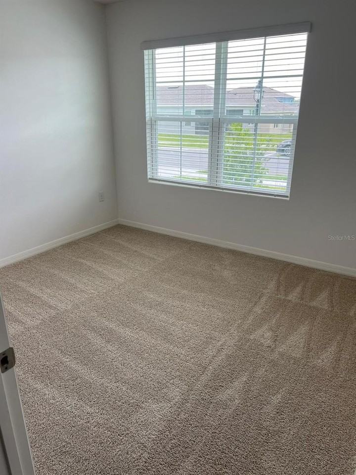 446 Baroness Way - Photo 4 of 14