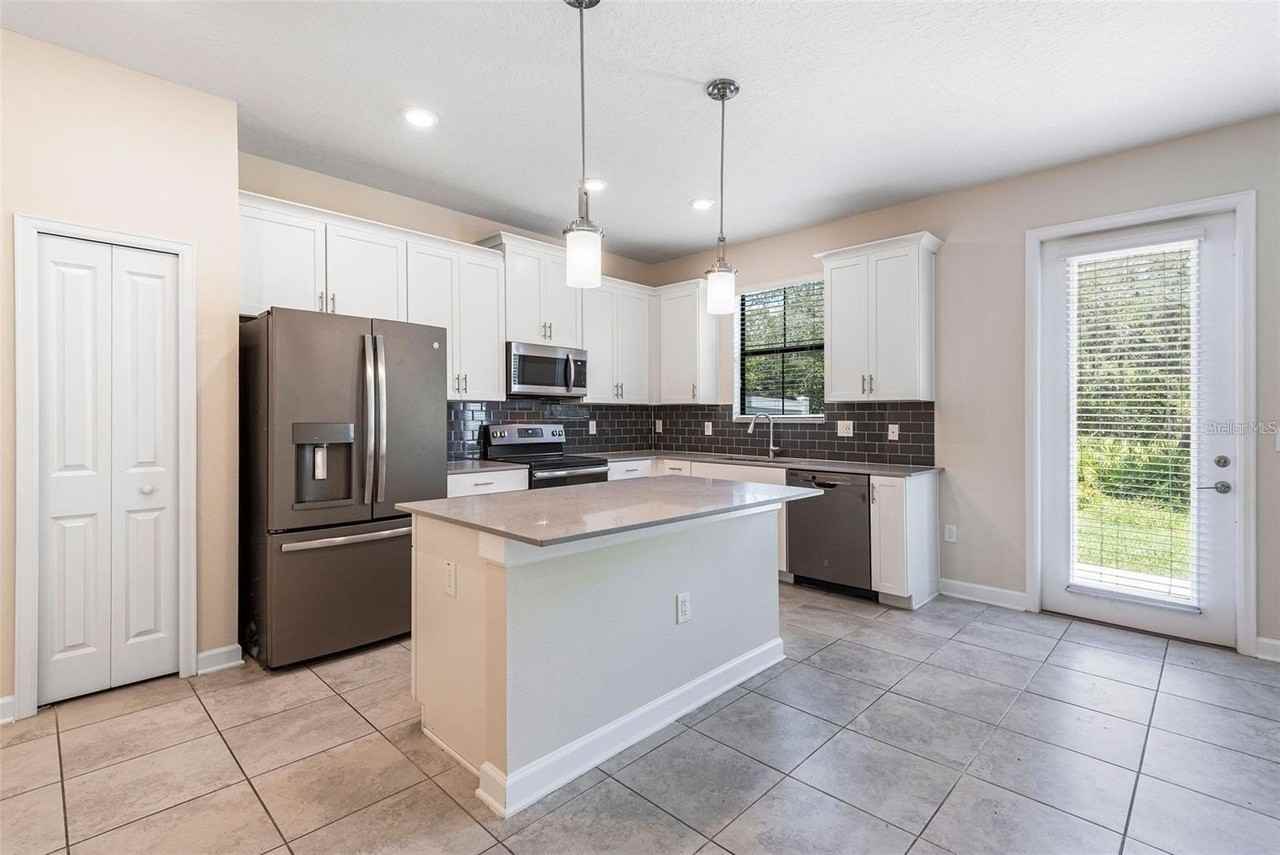 11043 Whistling Pine Way - Photo 7 of 17