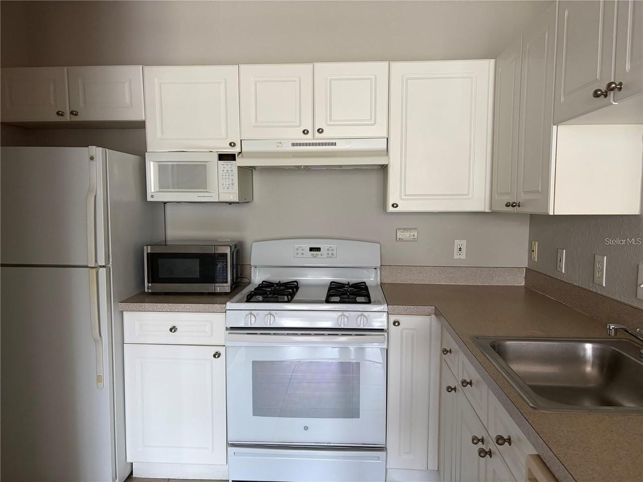 3325 S Kirkman Rd #423 - Photo 4 of 16