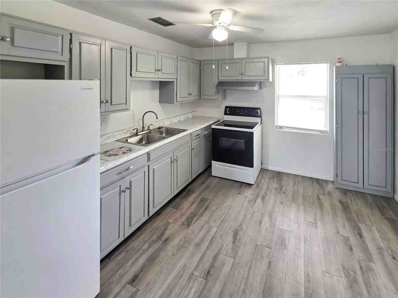 185 E Lake Mary Ave - Photo 4 of 18