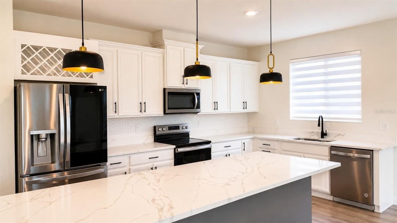 642 Preserve Pointe Blvd - Photo 3 of 19