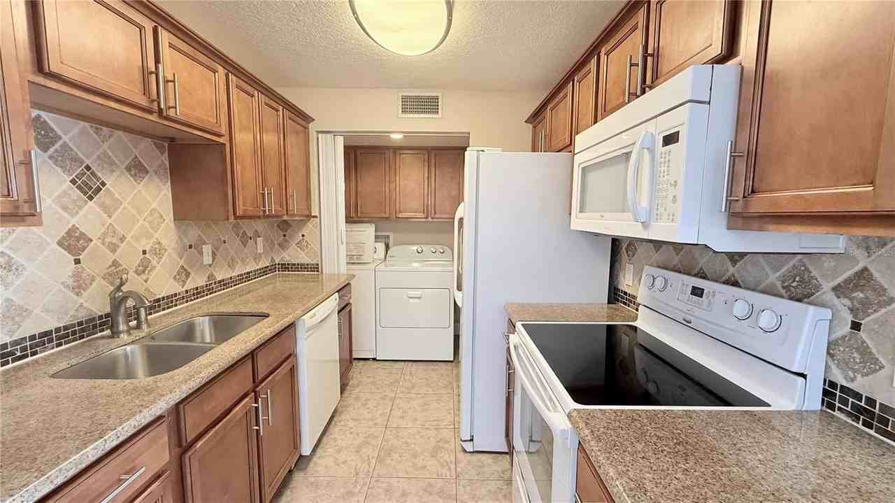 524 Orange Dr #11 - Photo 5 of 27