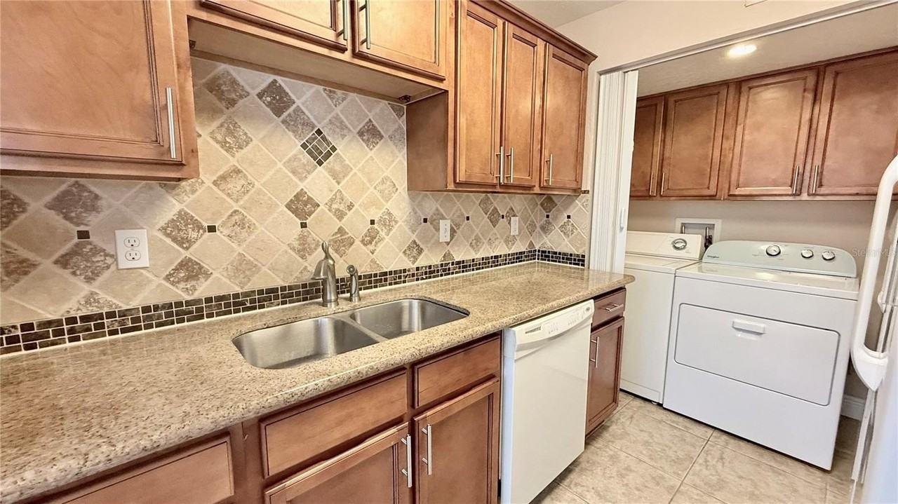 524 Orange Dr #11 - Photo 6 of 27