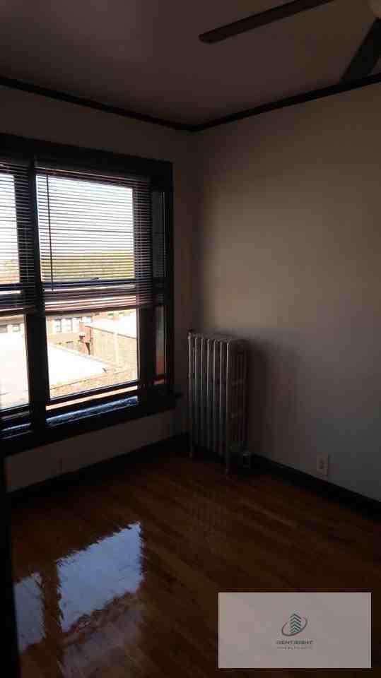 846 W Montrose Ave #407 - Photo 5 of 12