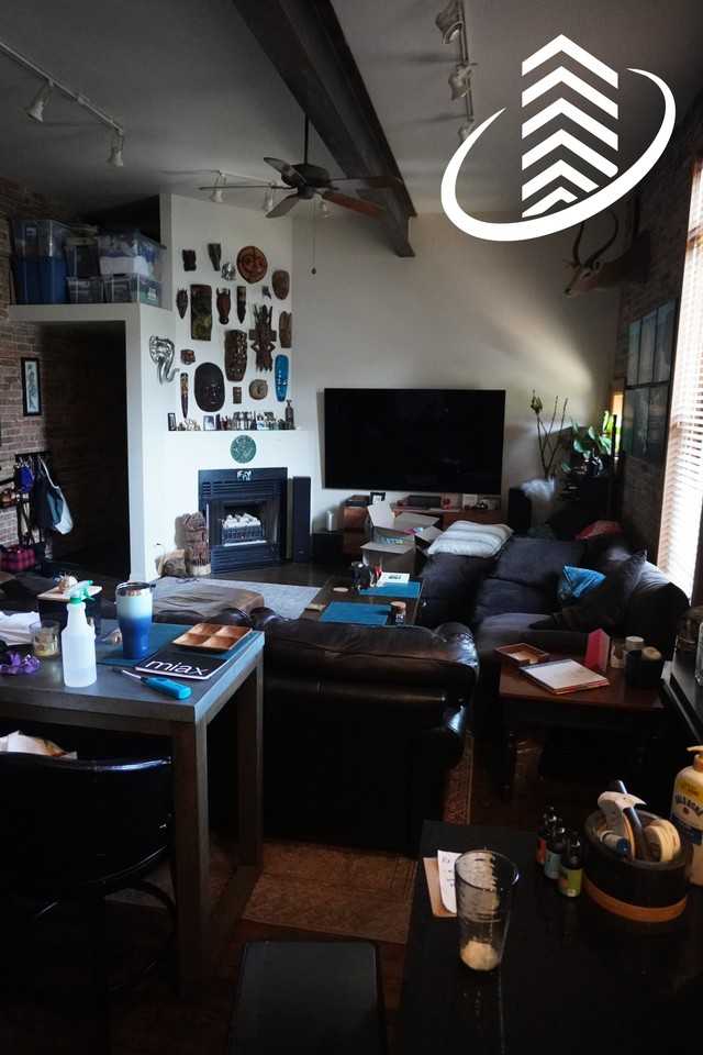 1061 W Madison St #2R - Photo 2 of 23