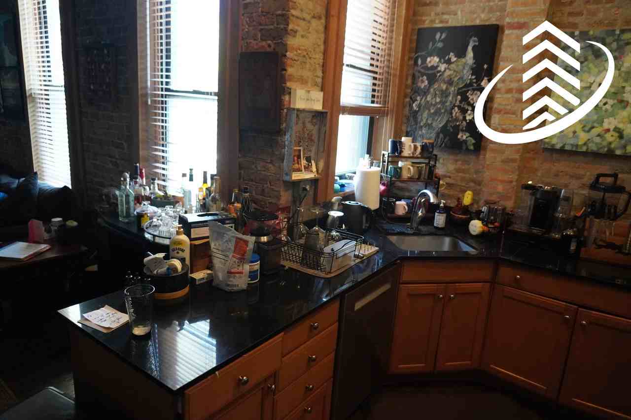 1061 W Madison St #2R - Photo 3 of 23