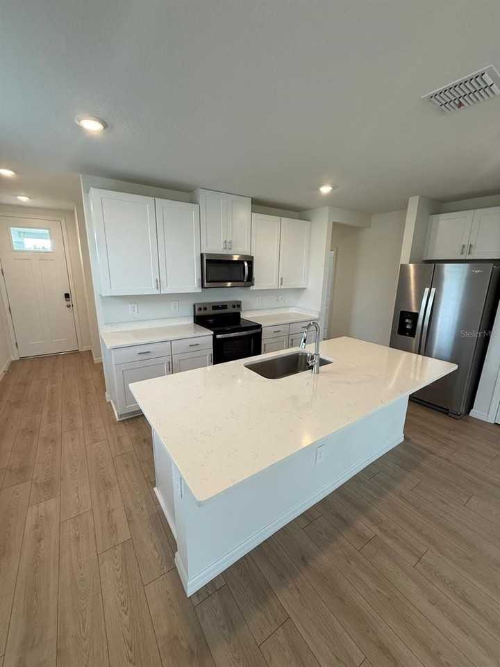 1518 Brekey Way - Photo 4 of 36