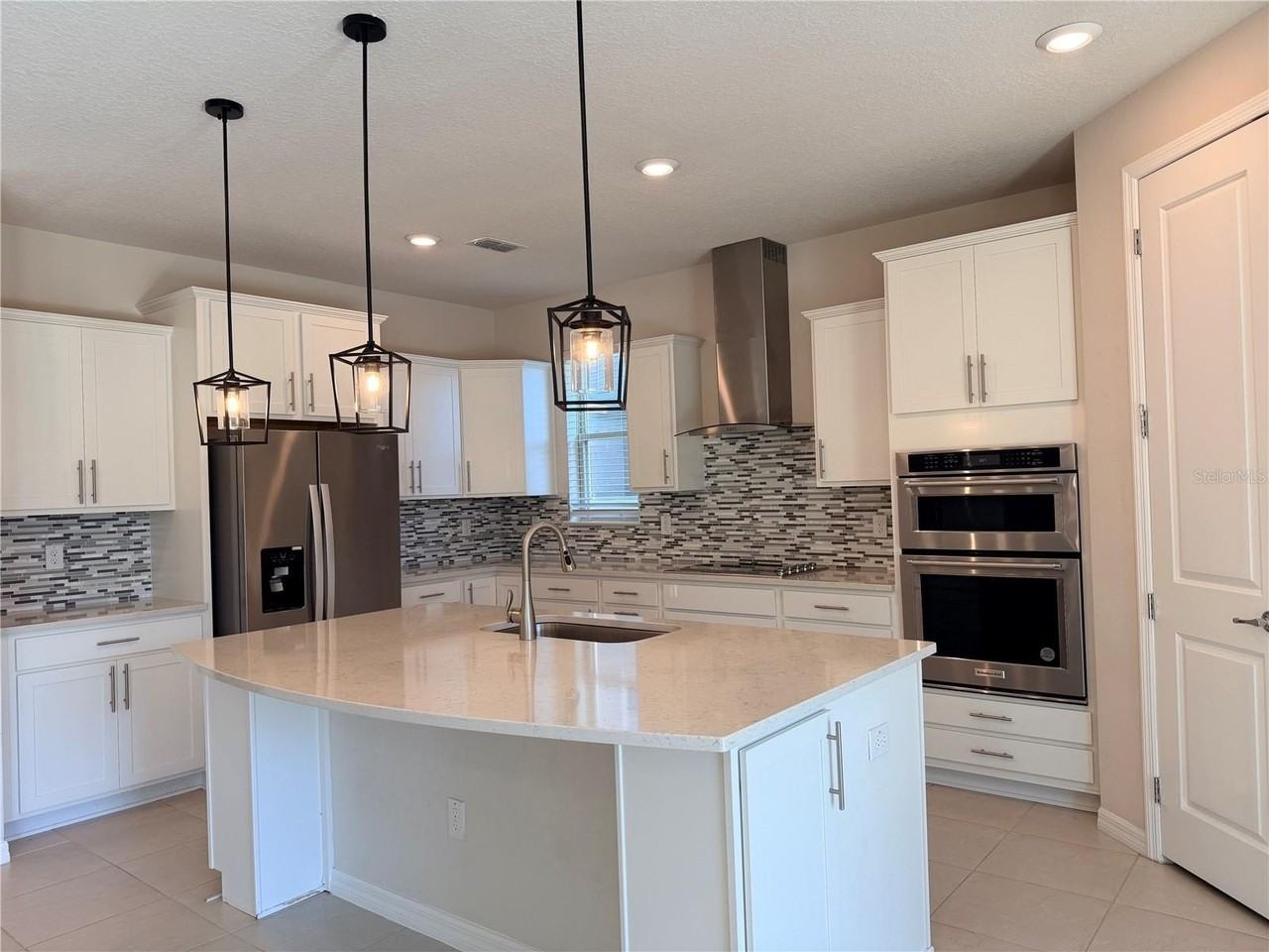19259 Briarbrook Dr - Photo 3 of 47
