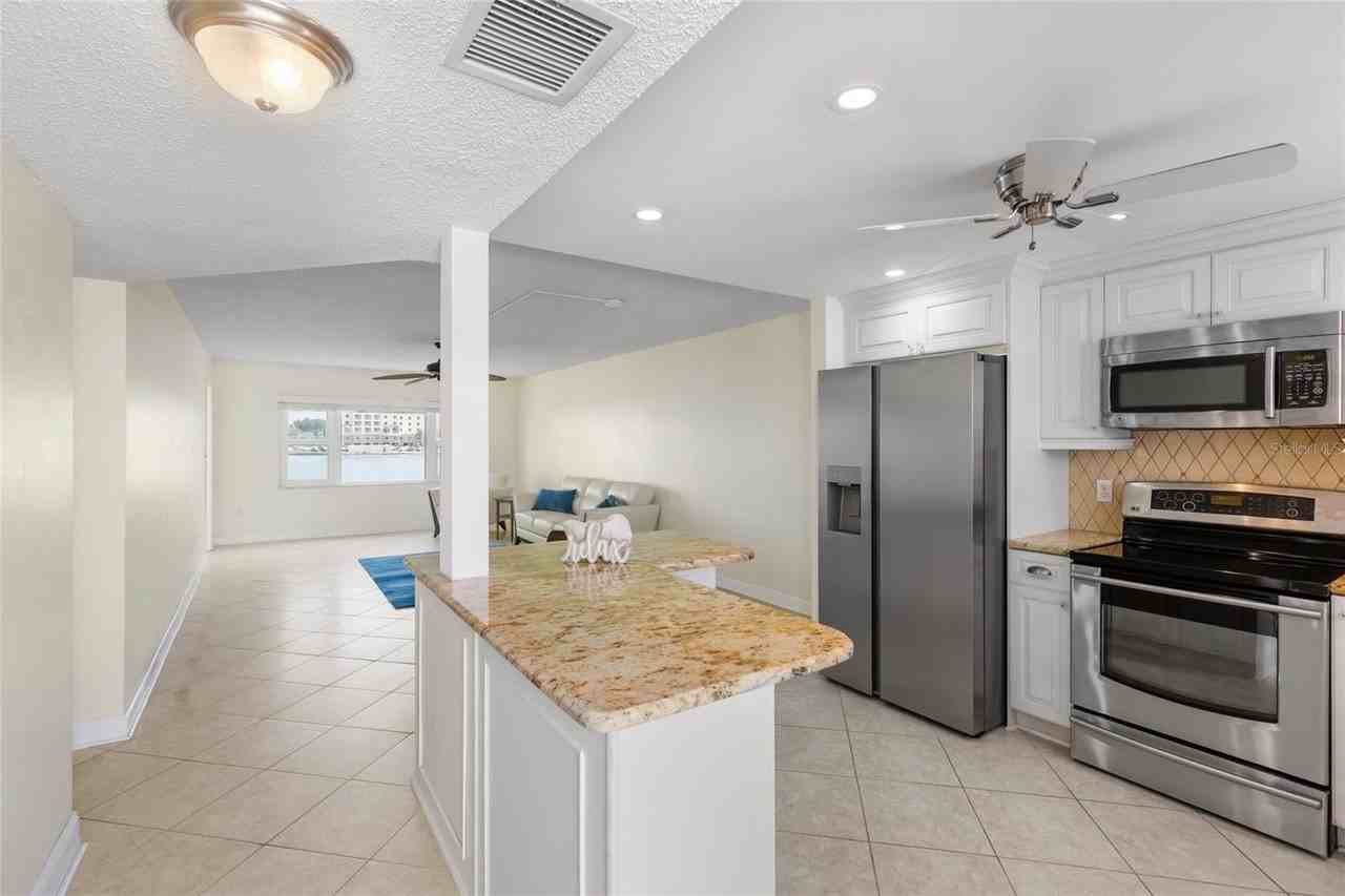 4775 Cove Cir #202 - Photo 3 of 38