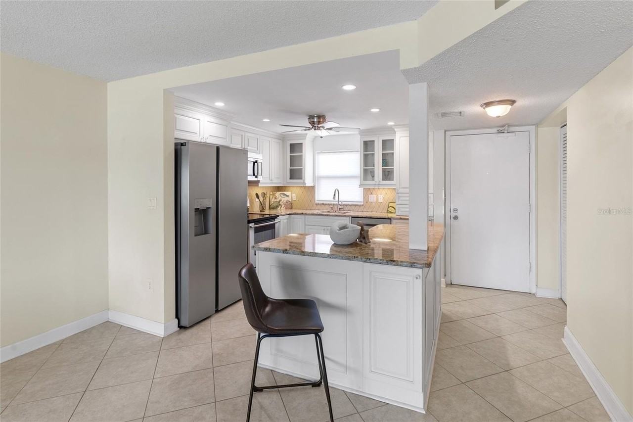 4775 Cove Cir #202 - Photo 4 of 38