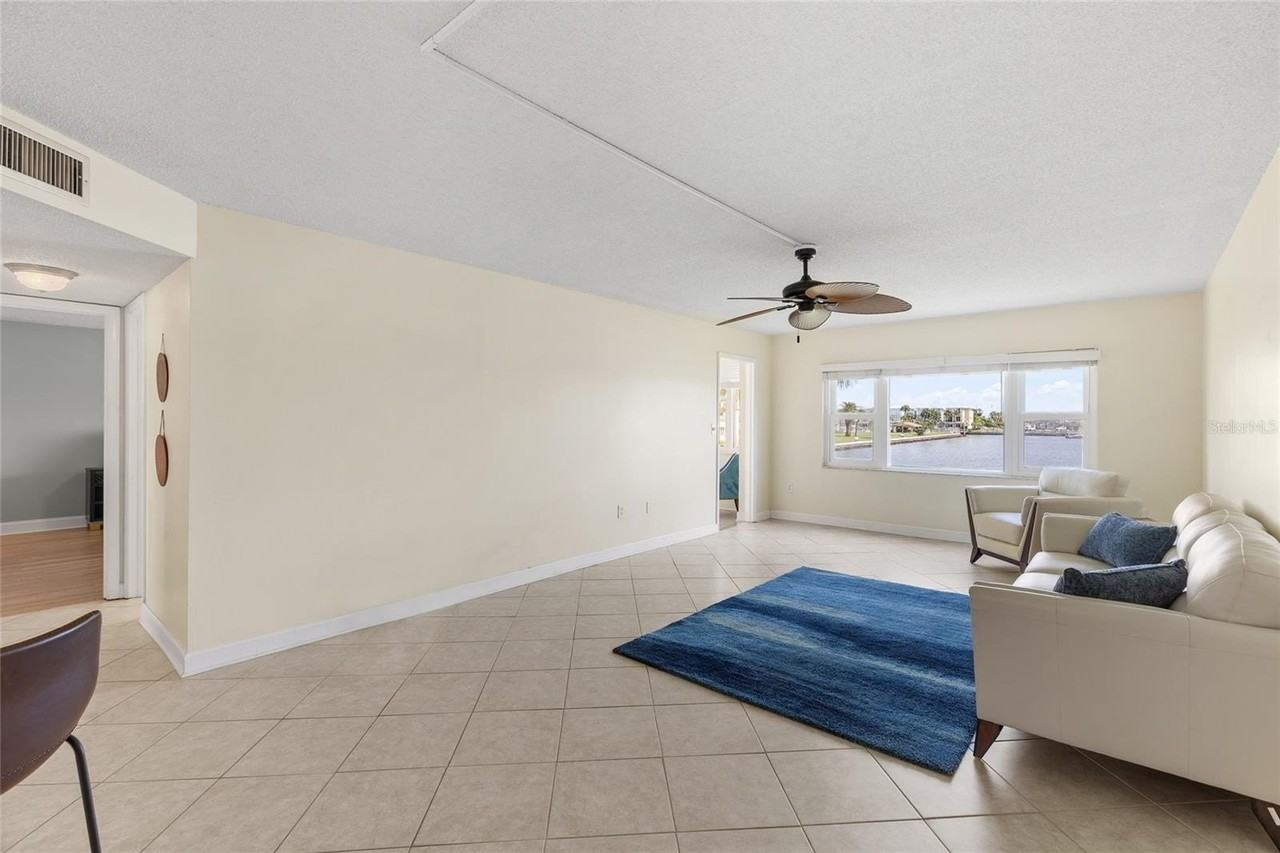 4775 Cove Cir #202 - Photo 7 of 38
