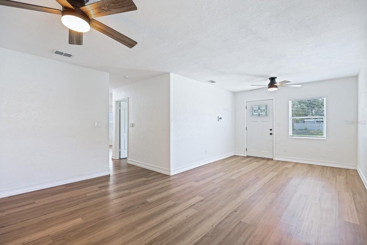 4006 S Shamrock Rd - Photo 3 of 33