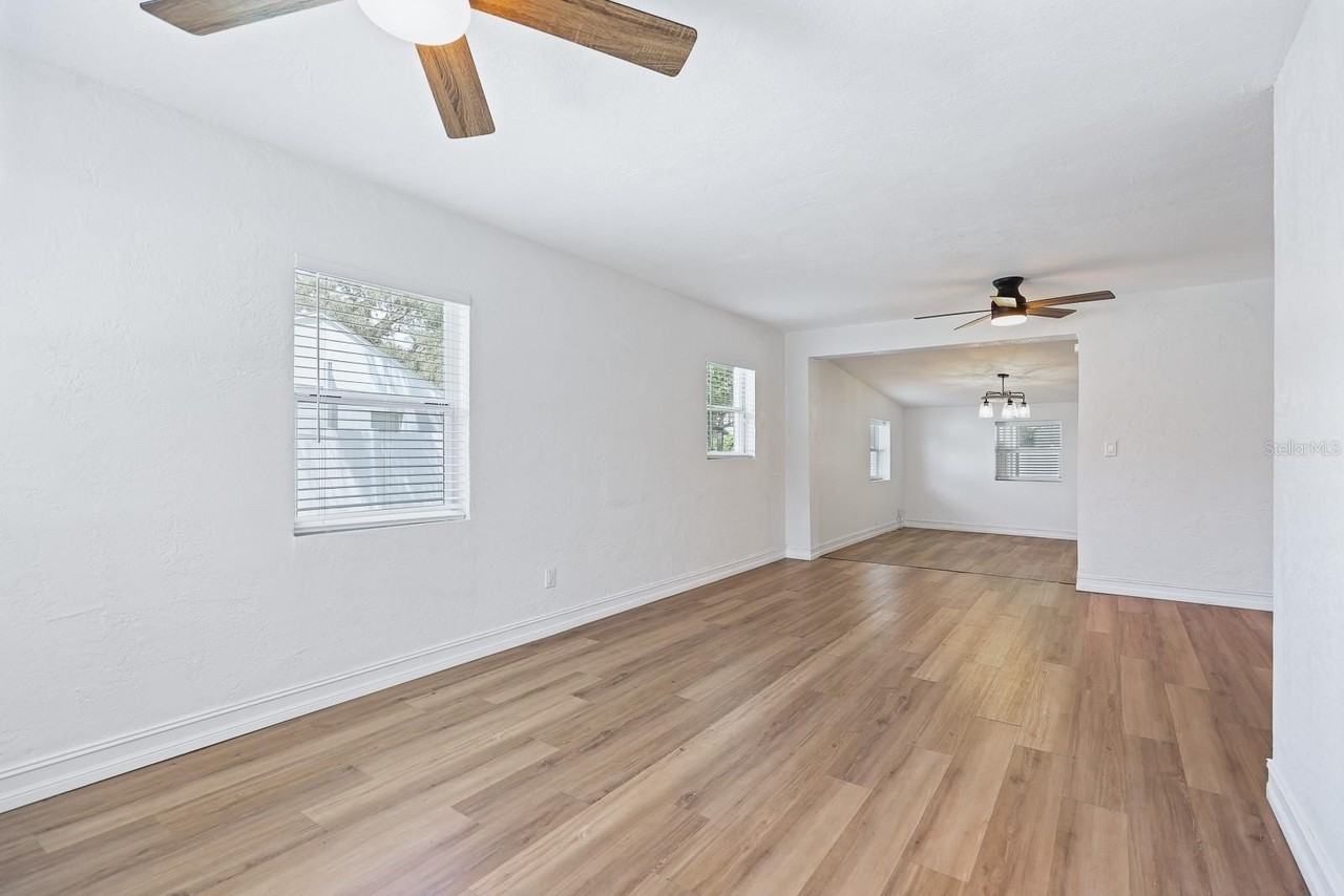 4006 S Shamrock Rd - Photo 4 of 33