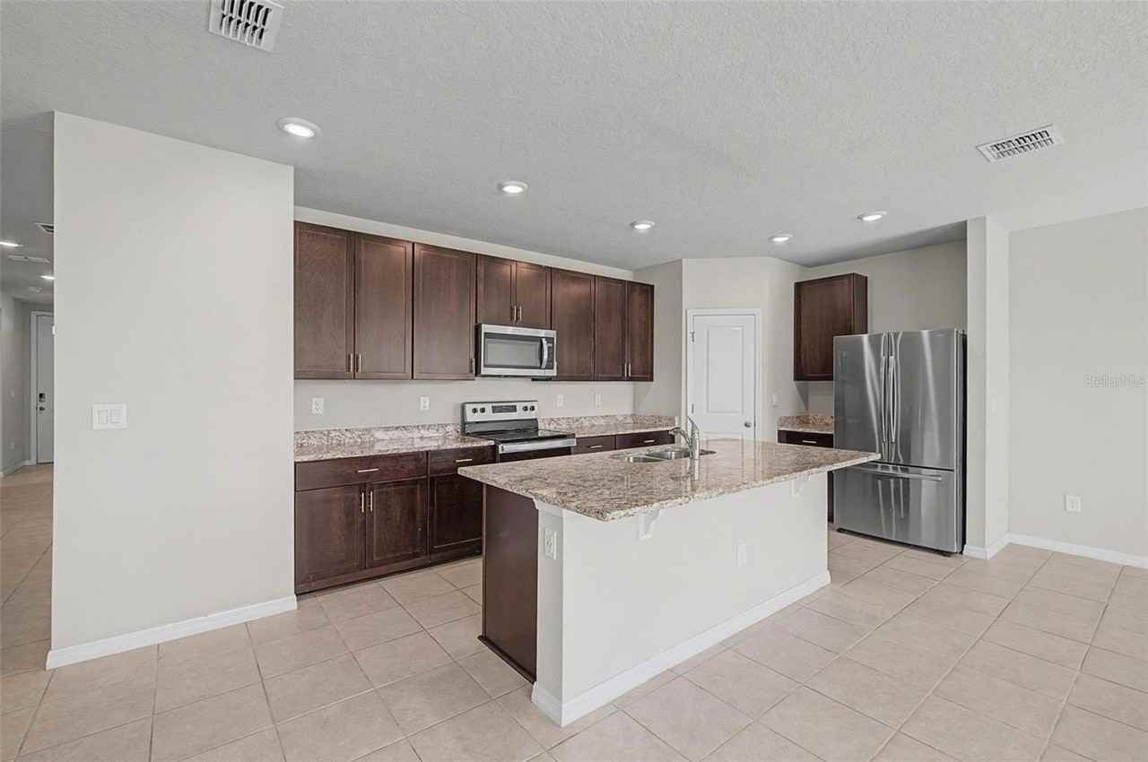 234 Lovely Ct - Photo 6 of 31