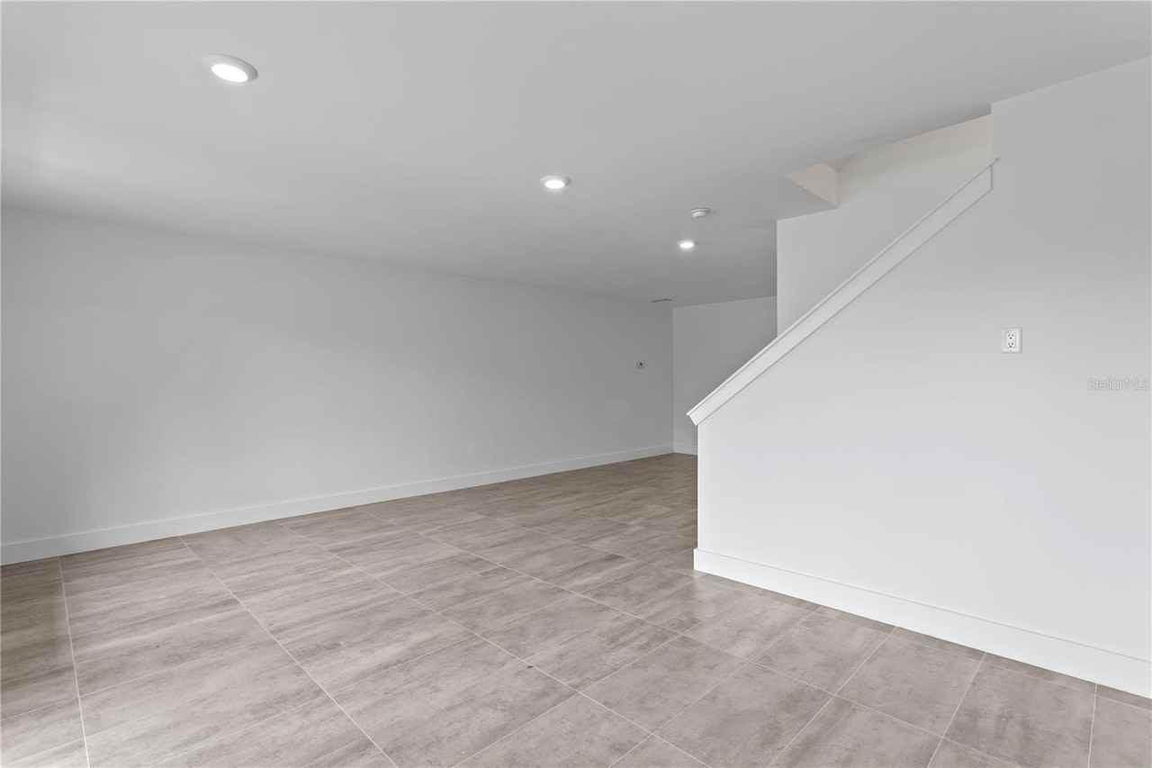 90 Columbia Dr #5 - Photo 5 of 47