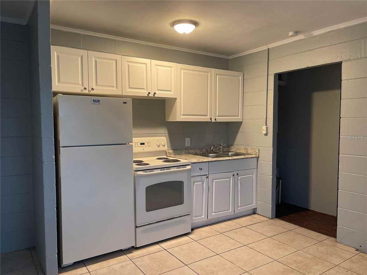 843 Union St S #D - Photo 4 of 7