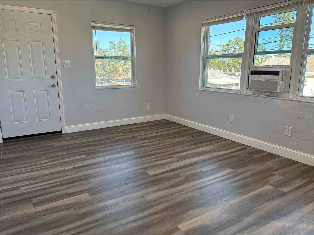 420 15th Ave S #1-2 - Photo 2 of 19