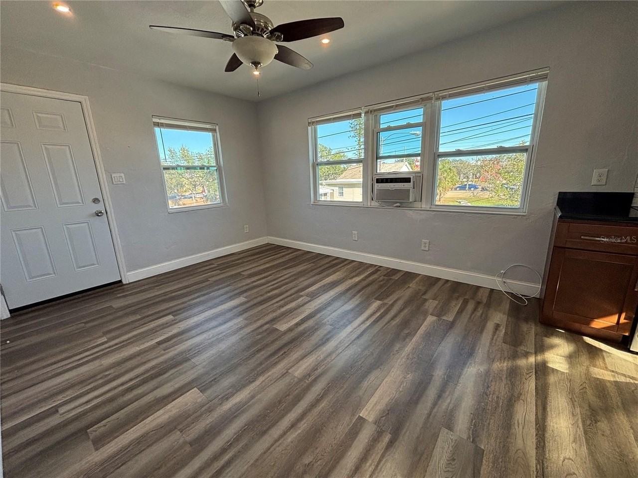 420 15th Ave S #1-2 - Photo 3 of 19