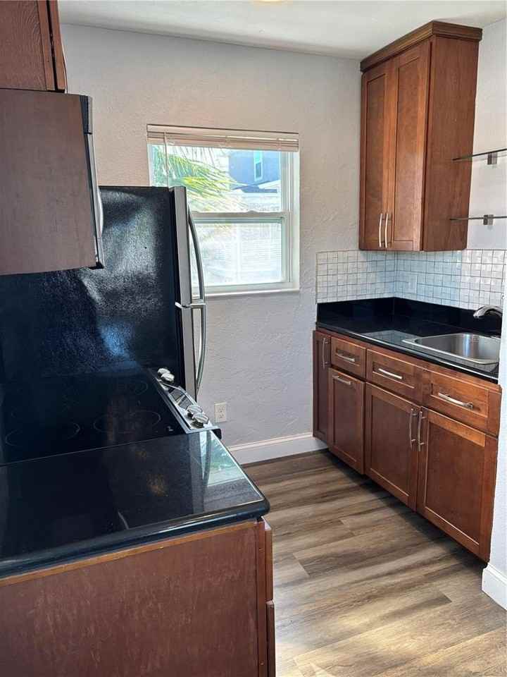 420 15th Ave S #1-2 - Photo 7 of 19