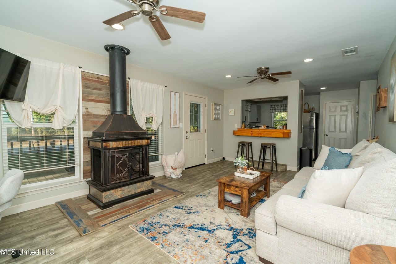 23349 Bells Ferry Rd - Photo 4 of 19