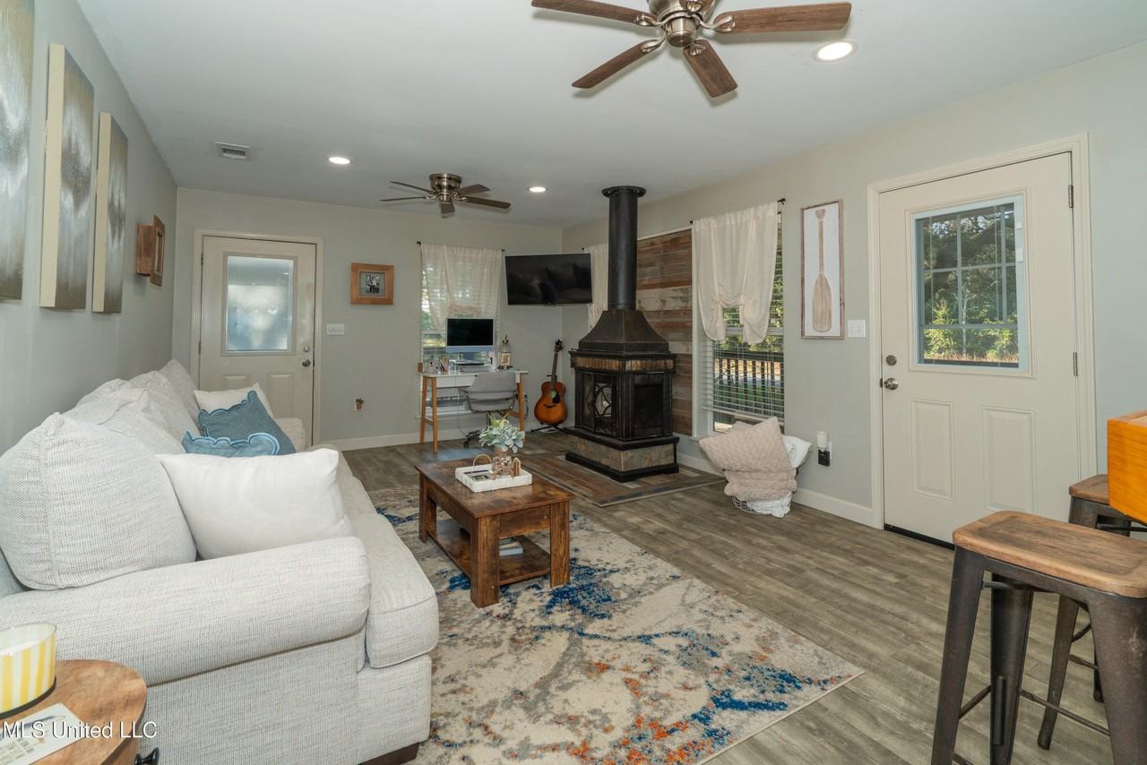 23349 Bells Ferry Rd - Photo 5 of 19