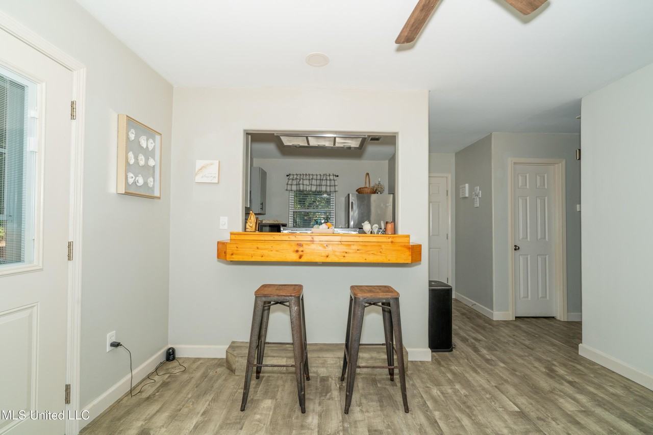 23349 Bells Ferry Rd - Photo 6 of 19