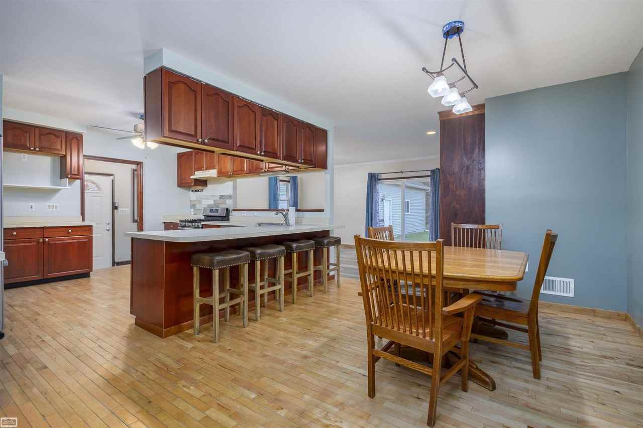 38055 Winkler St - Photo 5 of 24