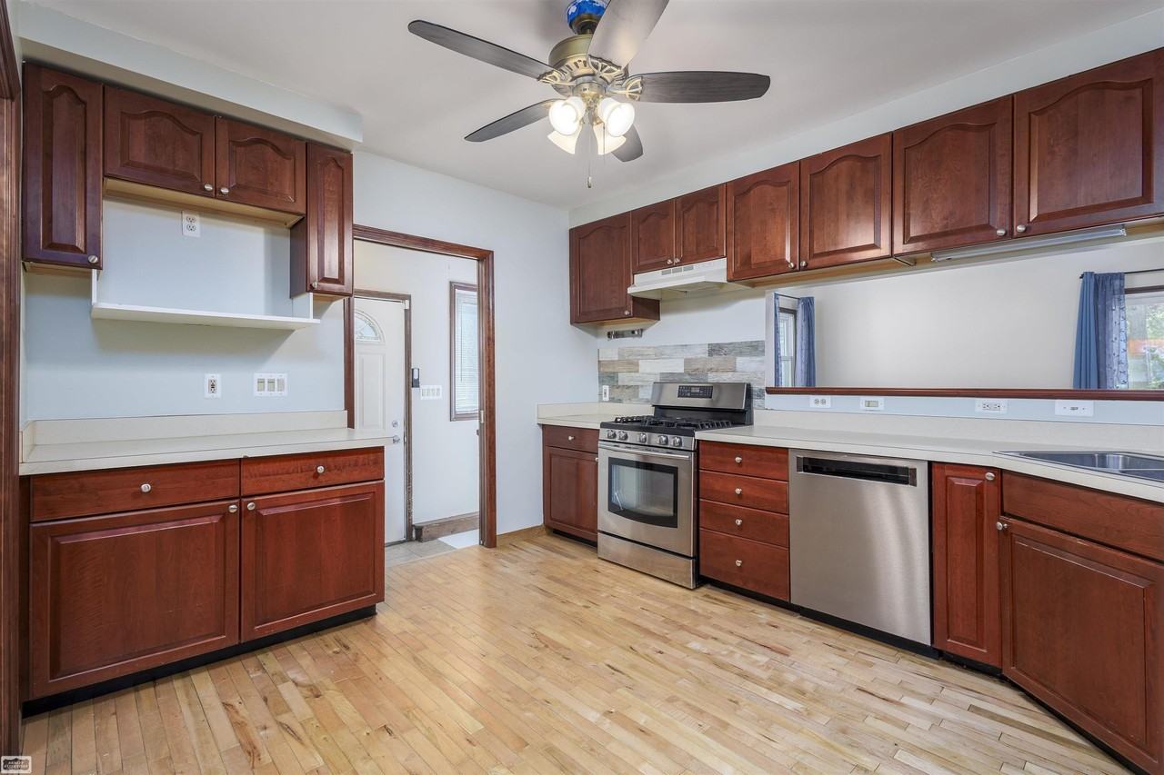 38055 Winkler St - Photo 7 of 24