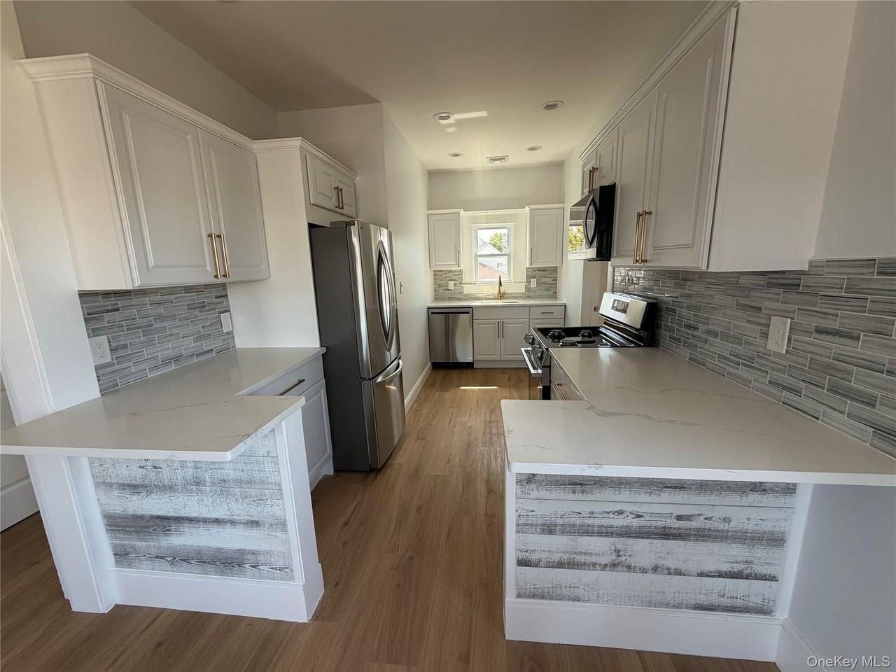 1006 Pennsylvania Ave Uppr - Photo 2 of 13
