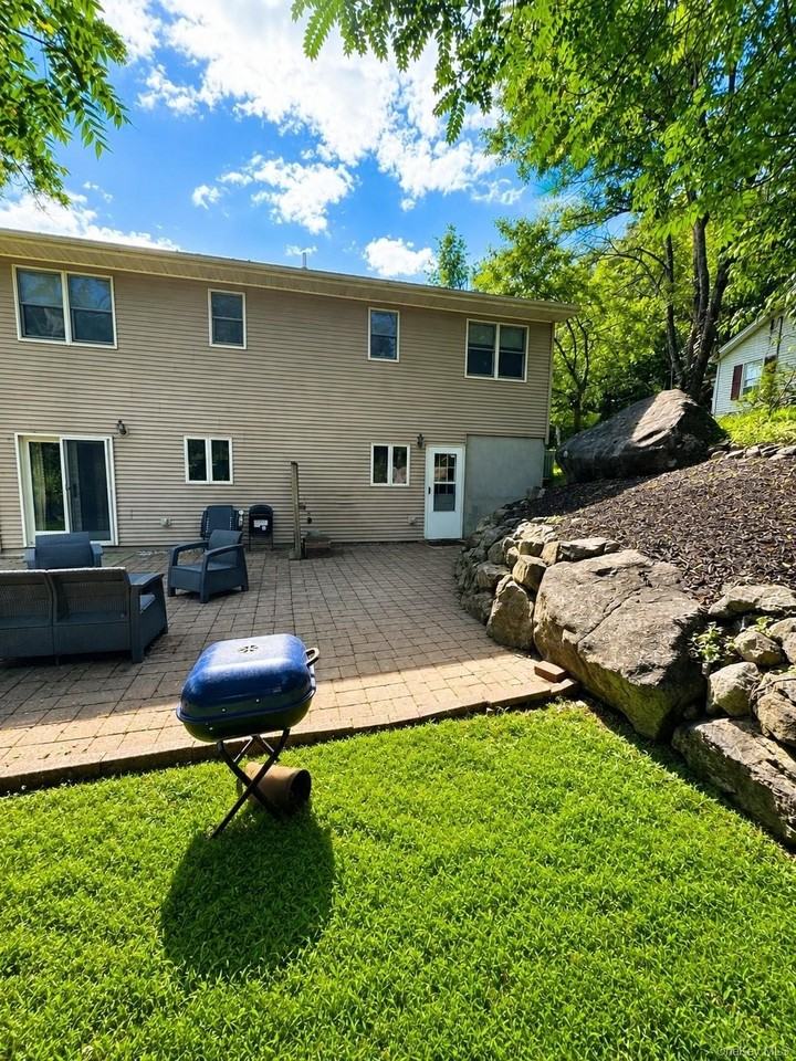 17 Brooks Ln #B - Photo 2 of 12