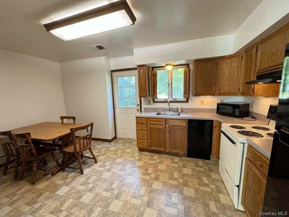 17 Brooks Ln #B - Photo 6 of 12