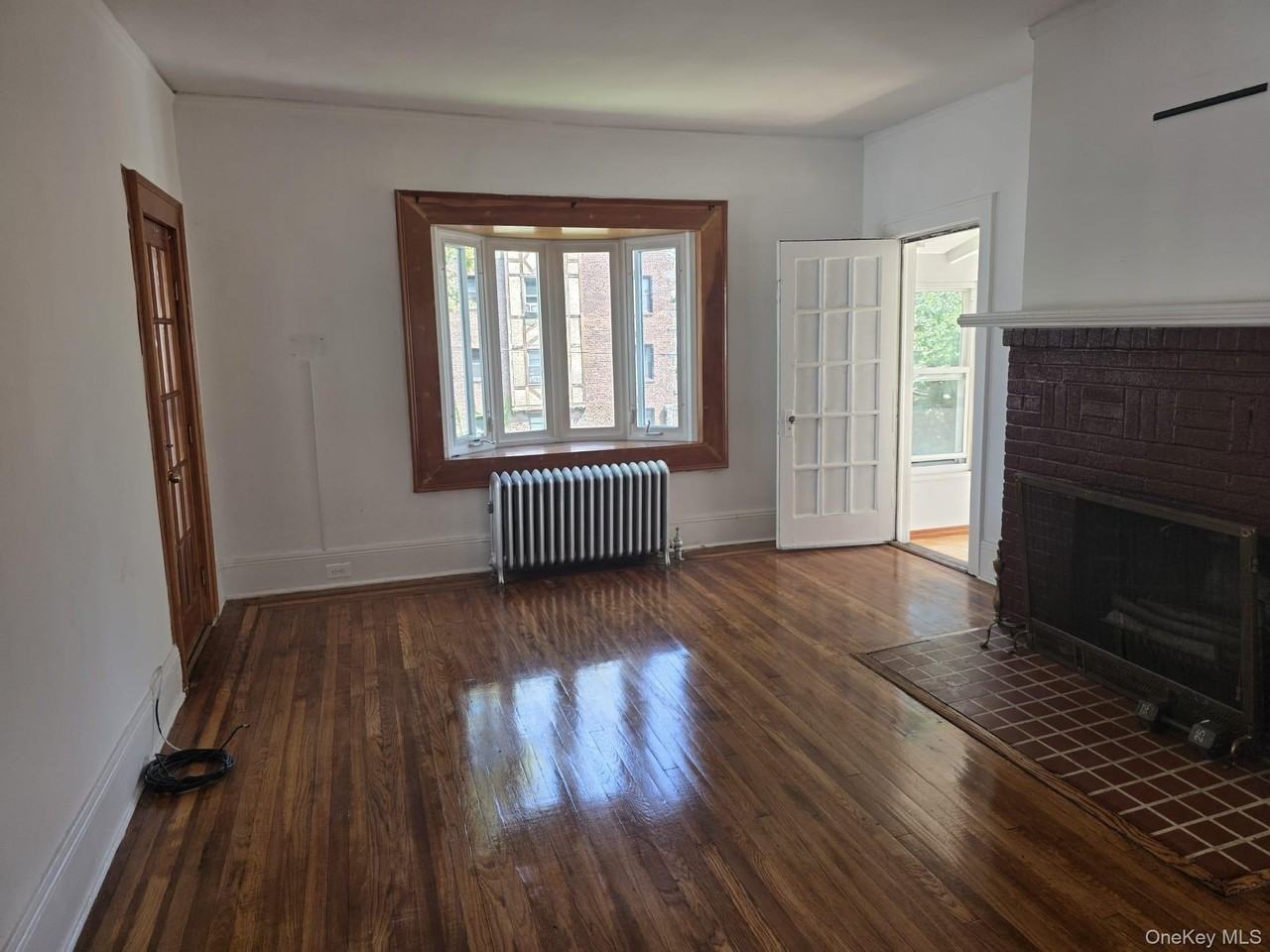 420 Bedford Ave - Photo 4 of 36