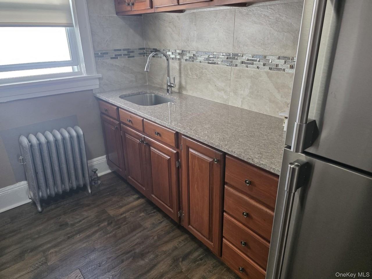 420 Bedford Ave - Photo 7 of 36