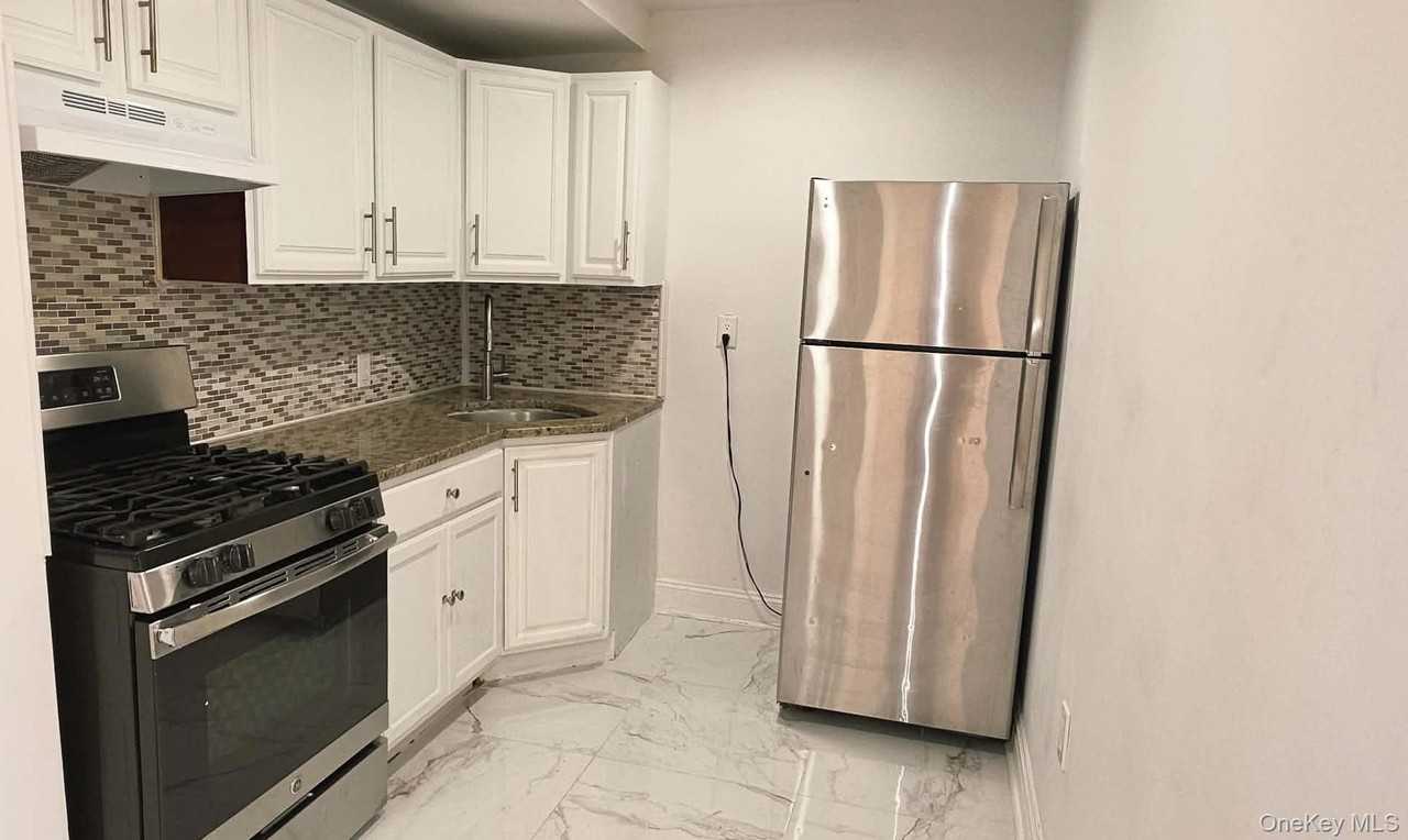 15541 115th Ave #1 - Photo 4 of 7
