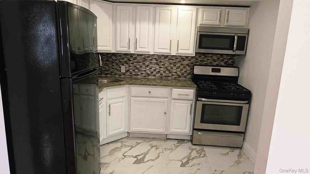 15541 115th Ave #2 - Photo 3 of 10
