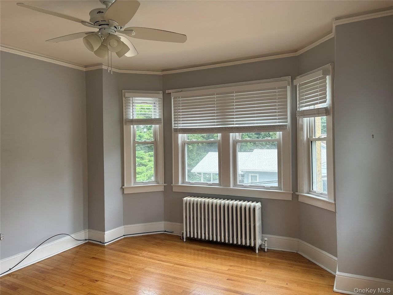 31 Forest Ave - Photo 3 of 12