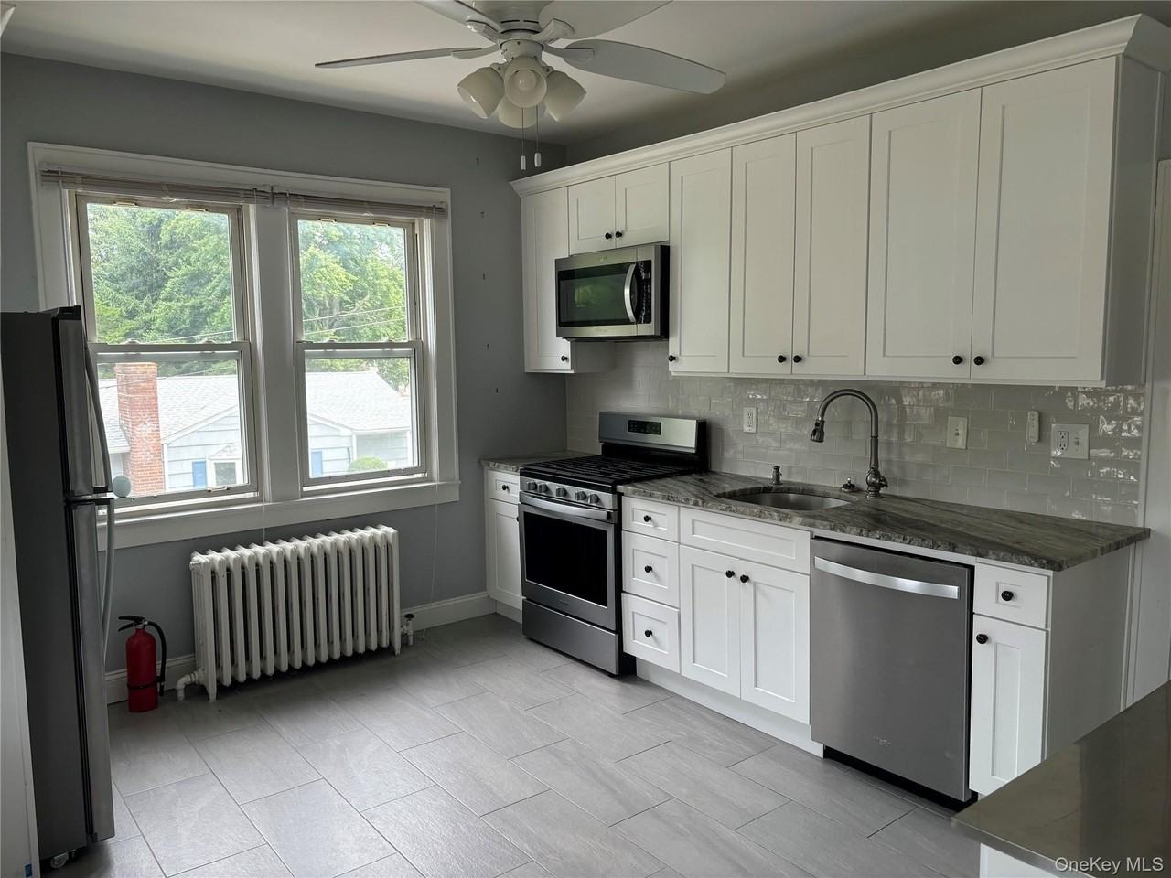 31 Forest Ave - Photo 4 of 12