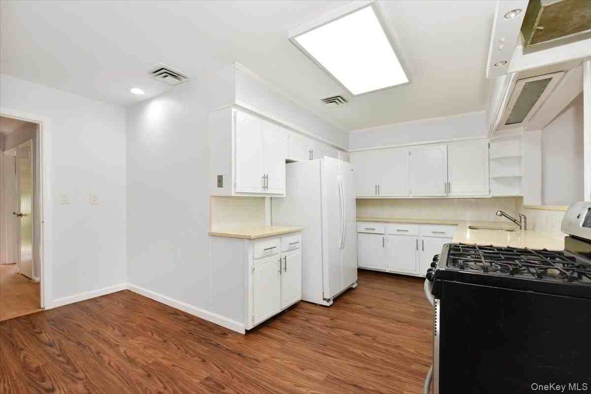 7515 196th Pl - Photo 6 of 16