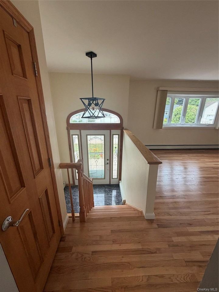 108 Lee Ave - Photo 3 of 12