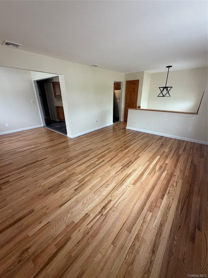 108 Lee Ave - Photo 4 of 12